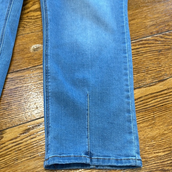 Matilda Jane Keystone tapered pull on jeans. Lightwash, elastic. Size Large. - Picture 2 of 12